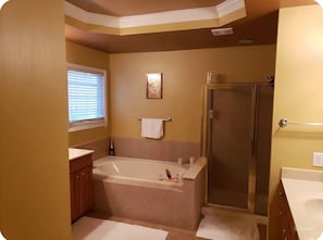 Jetted tub, towels, soap, shampoo