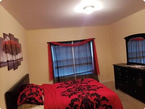 5 bedrooms, iron/ironing board, WiFi, bed sheets - Beautiful 5 Bedroom Home With 4 Full Bathrooms in Fabulous Atlanta (Atlanta)