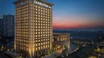 Experience the DoubleTree Hotel's modern design and welcoming atmosphere.