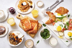 Buffet breakfast for a fee on weekdays