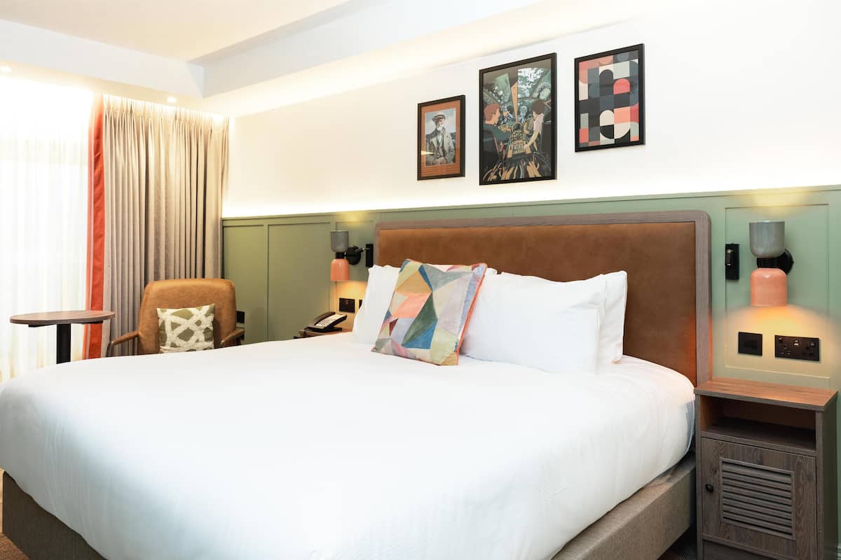 In-room safe, blackout curtains, free WiFi, bed sheets