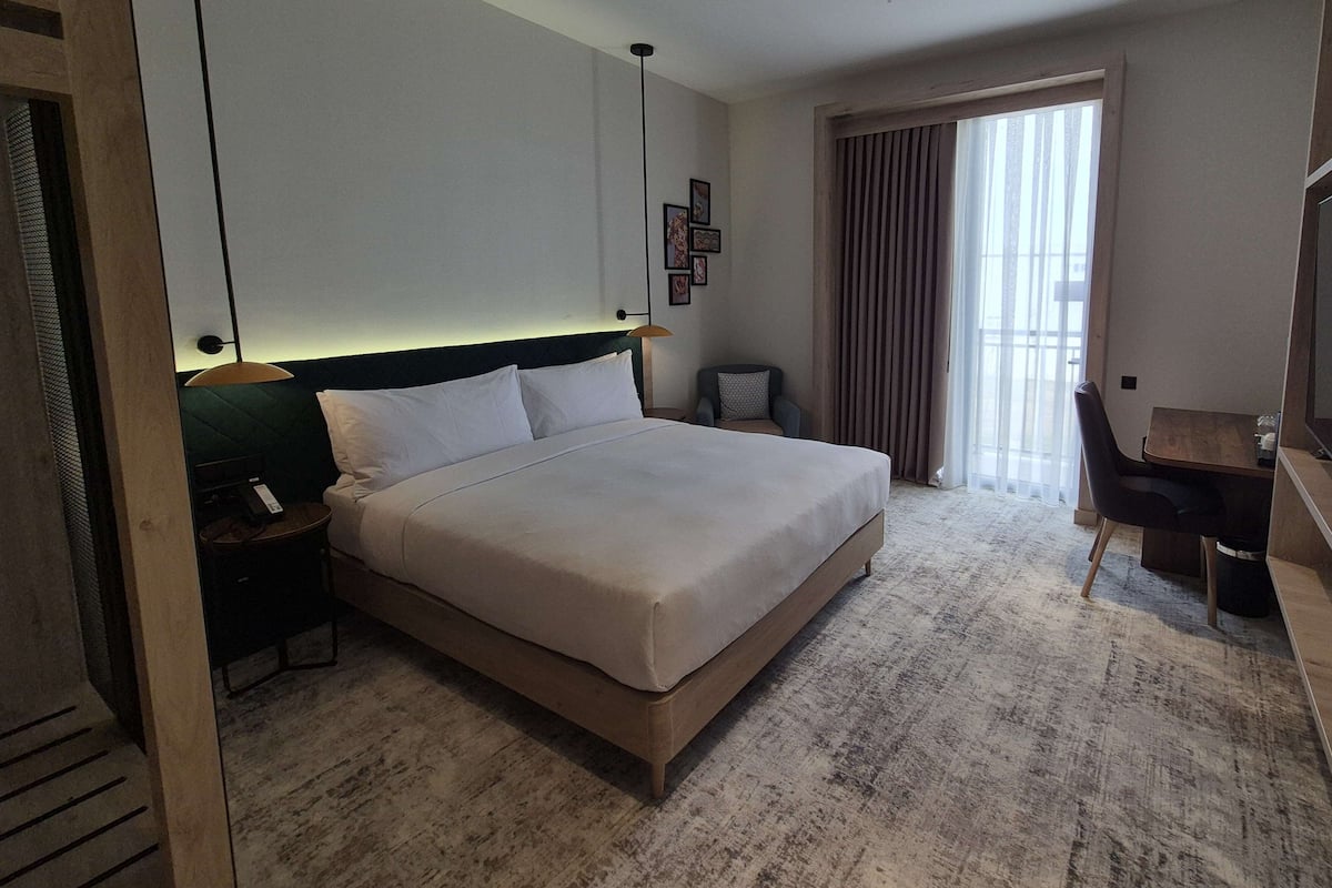 Chambre, 1 très grand lit