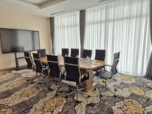 Business center - Hilton Garden Inn Termez Airitom (Termez)
