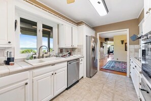 Micro-ondes, four, plaque de cuisson, lave-vaisselle