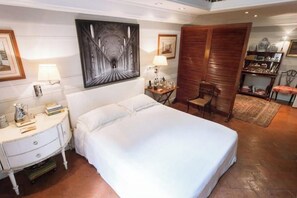 4 camere, una scrivania, ferro/asse da stiro, Wi-Fi gratuito