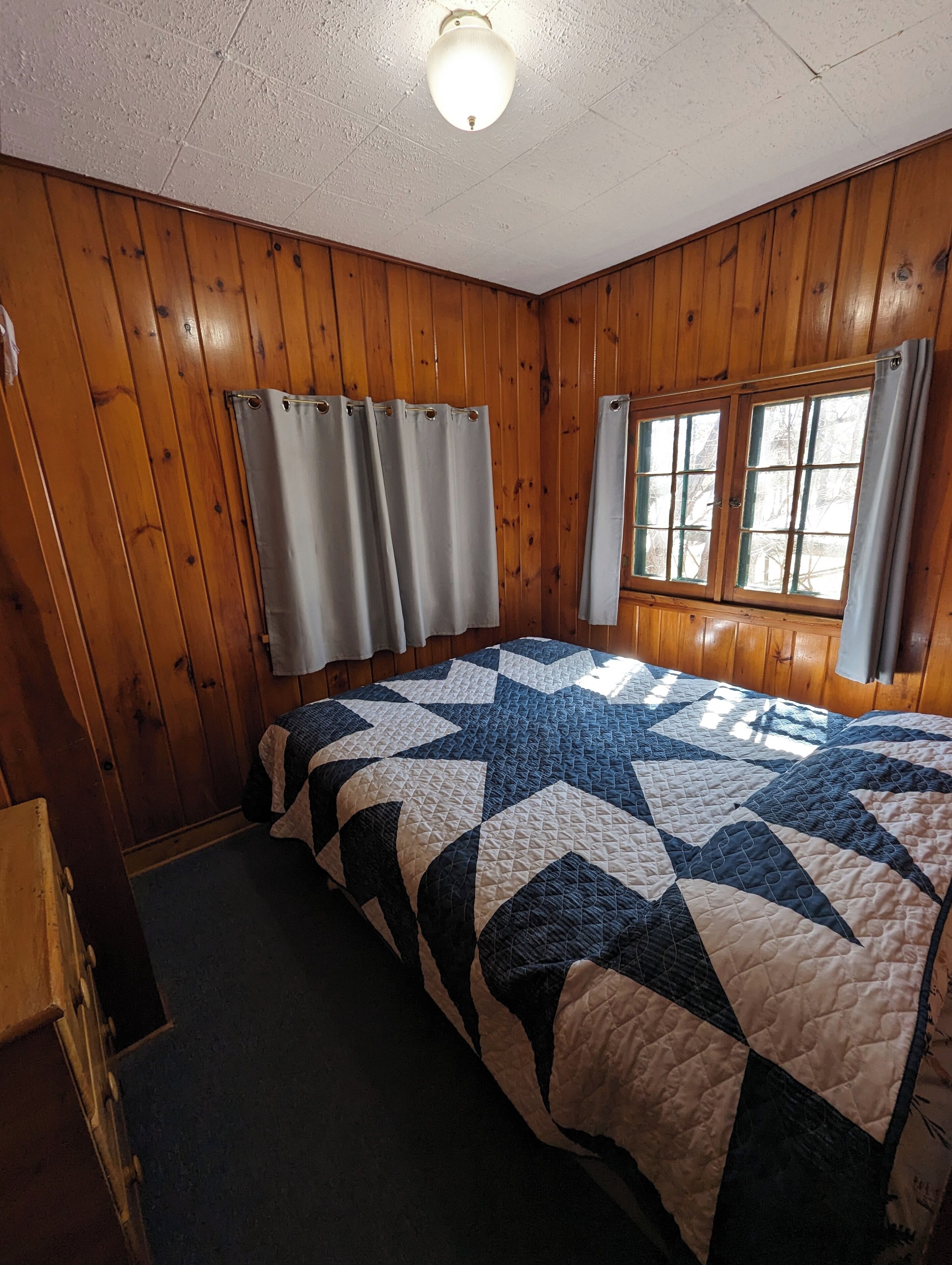 2 slaapkamers, een strijkplank/strijkijzer, reisbedje, gratis wifi