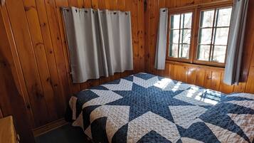 2 slaapkamers, een strijkplank/strijkijzer, reisbedje, gratis wifi