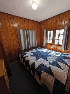 2 bedrooms, iron/ironing board, travel cot, free WiFi