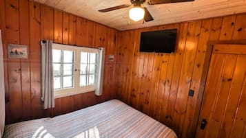 2 bedrooms, iron/ironing board, travel cot, free WiFi