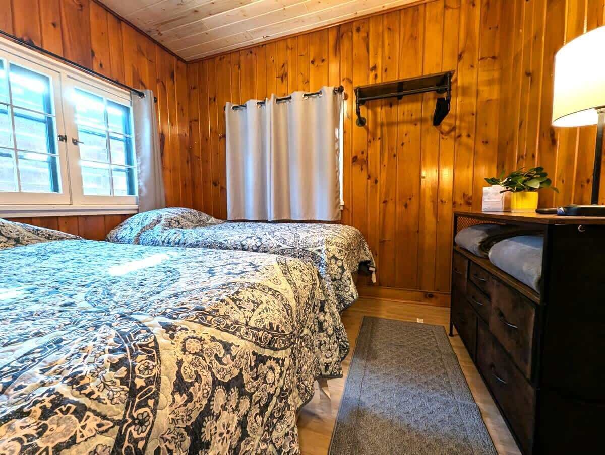2 bedrooms, iron/ironing board, travel cot, free WiFi