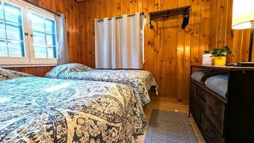 2 bedrooms, iron/ironing board, travel cot, free WiFi