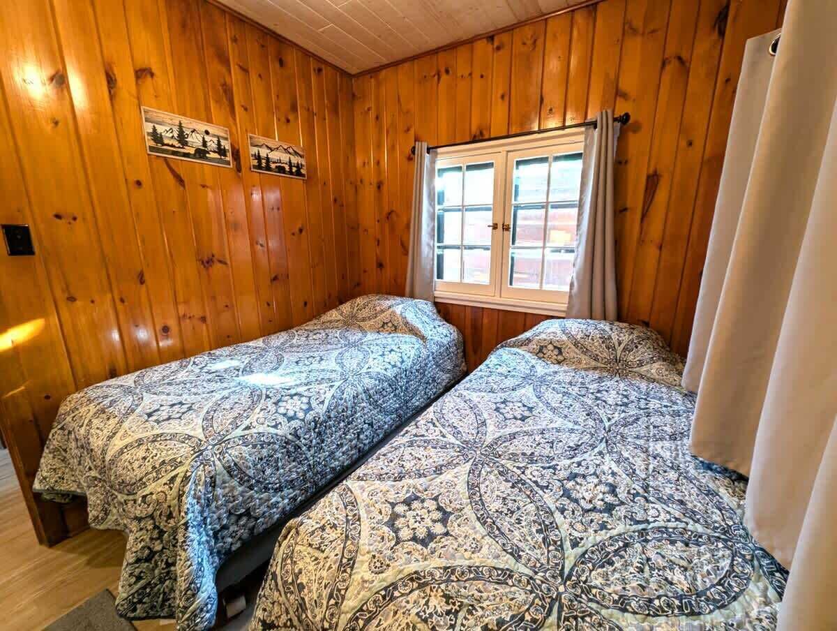 2 chambres, fer et planche à repasser, lit parapluie, Wi-Fi gratuit