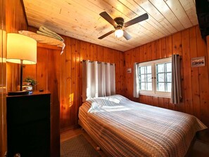 2 bedrooms, iron/ironing board, travel cot, free WiFi