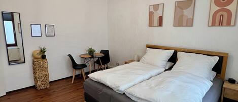 1 Schlafzimmer, Reisekinderbett, kostenloses WLAN, Bettwäsche