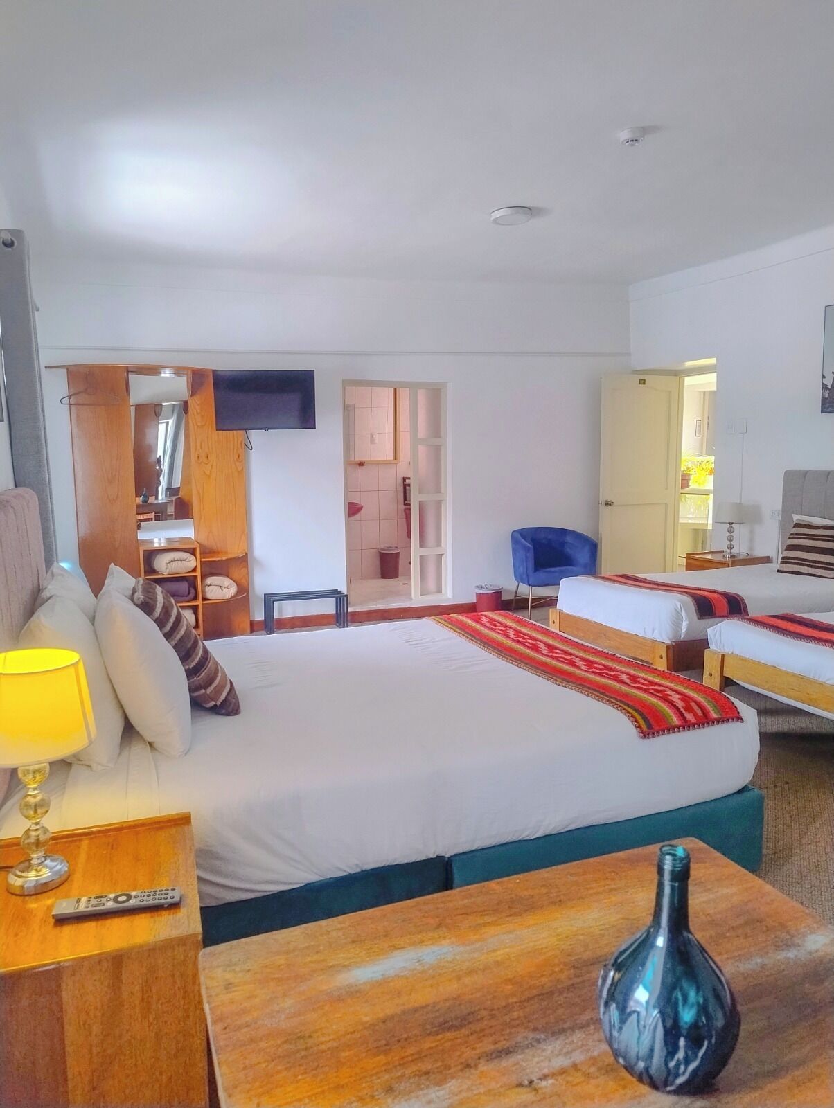 Habitación cuádruple estándar | Ropa de cama hipoalergénica y wifi gratis 