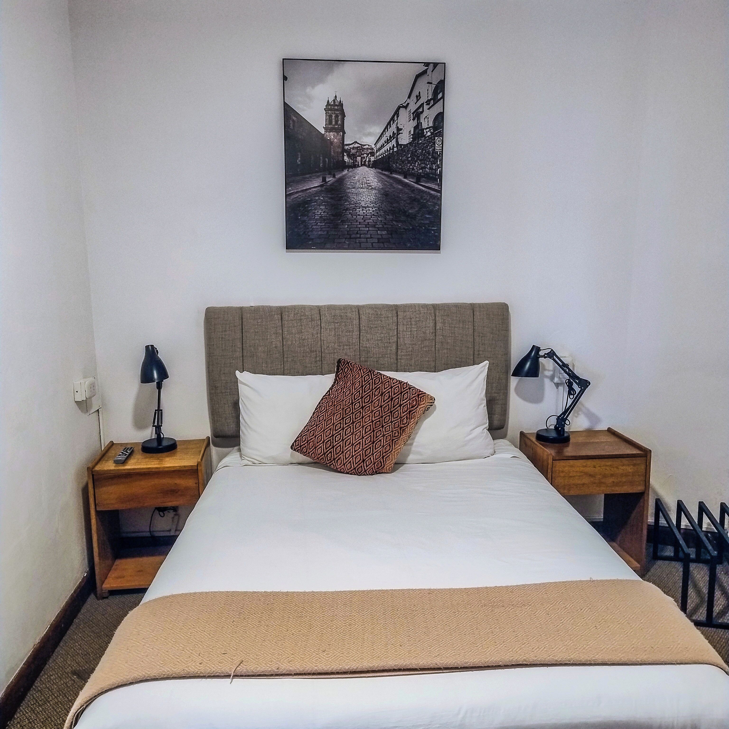 Habitación doble económica | Ropa de cama hipoalergénica y wifi gratis 