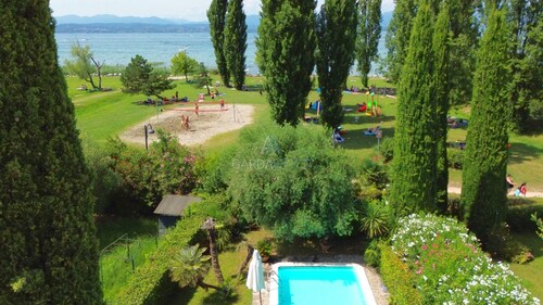 Villa Bionda - Relax in the private pool facing the lake