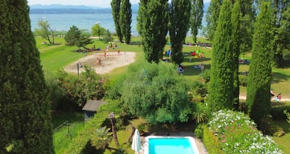 Villa Bionda - Relax in the private pool facing the lake
