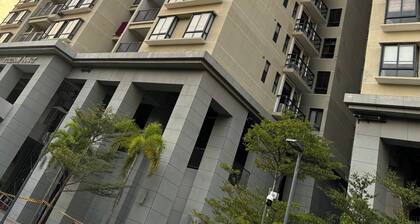 Havelock City Chic 2-bedroom apartment with AC, WiFi in charming Colombo