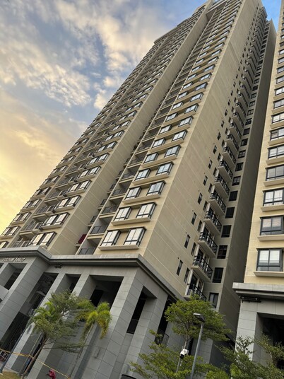 Havelock City Chic 2-bedroom apartment with AC, WiFi in charming Colombo