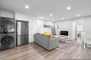 2 bedrooms, Internet - 2b2b APT Close to Rose Parade and Pasadena Oldtown (Altadena)