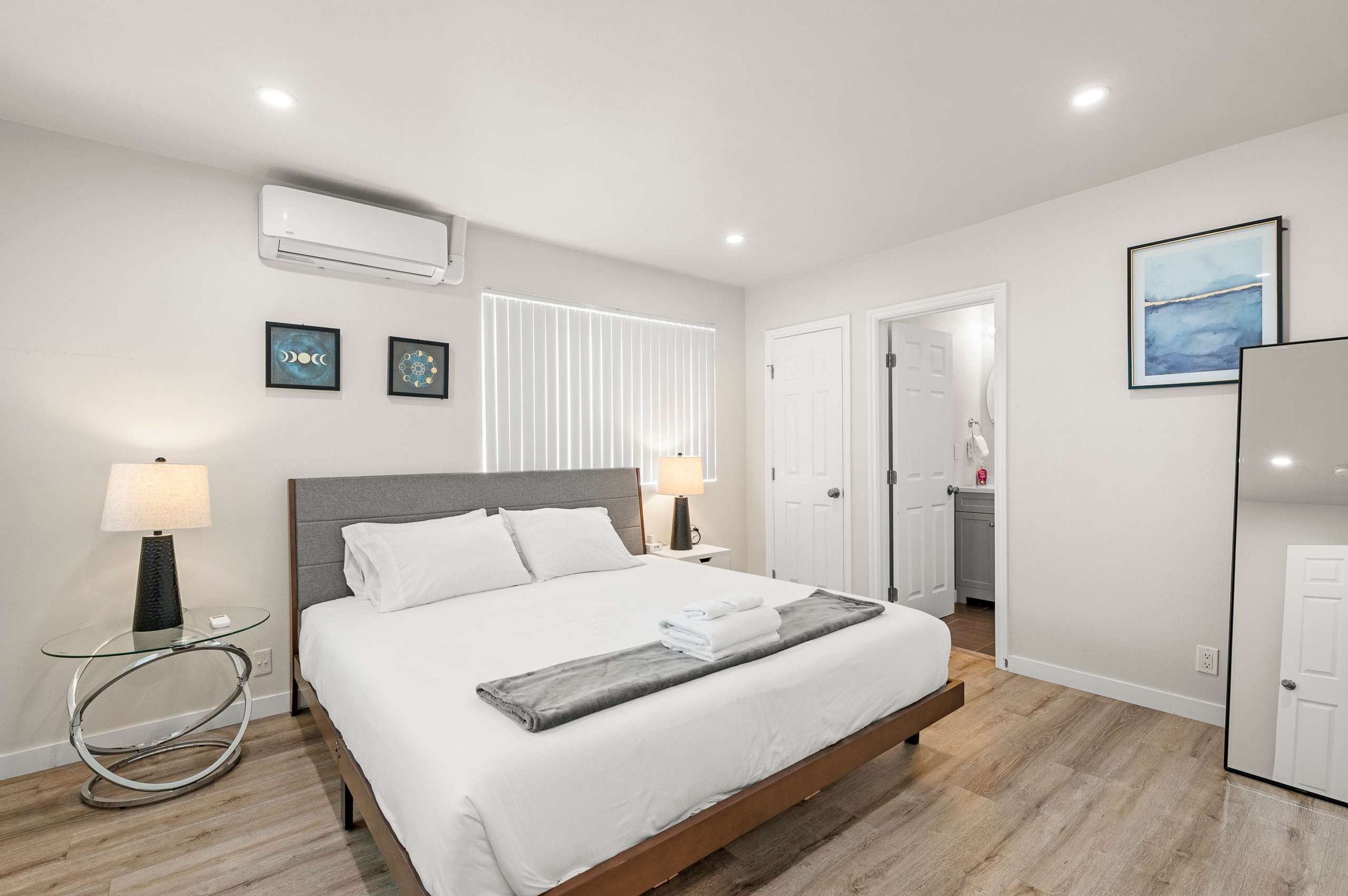 2 عدّة غرف نوم وخدمة الإنترنت