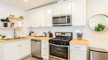 House | 2 bedrooms, desk, Internet