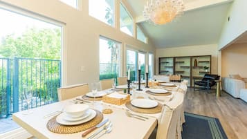 House | 5 bedrooms, Internet