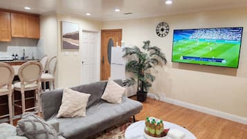 2 bedrooms, Internet