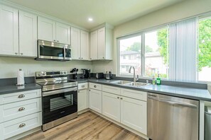 Apartment | 2 bedrooms, Internet - Newly Remodeled 2b2b APT Near Pasadena Old Town (Altadena)