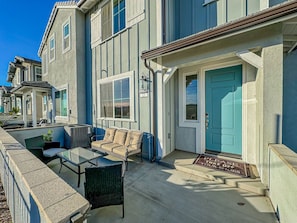 Apartment | 3 bedrooms, Internet - Luxurious Ontario Townhouse Ideal Family Retreat (Ontario)