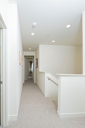 Apartment | 3 bedrooms, Internet - Luxurious Ontario Townhouse Ideal Family Retreat (Ontario)