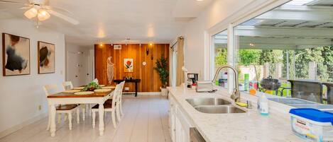 House | 4 bedrooms, Internet