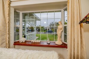 House | 3 bedrooms, Internet - Modern Luxury in San Gabriel Valley Retreat (Glendora)