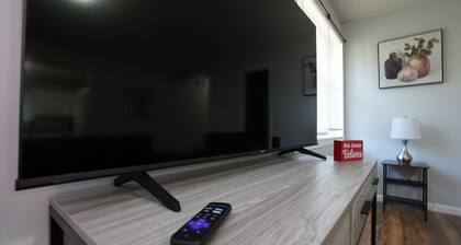 Spacious 4-bedroom house in delightful Memphis with AC, WiFi