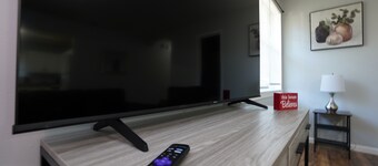 Spacious 4-bedroom house in delightful Memphis with AC, WiFi