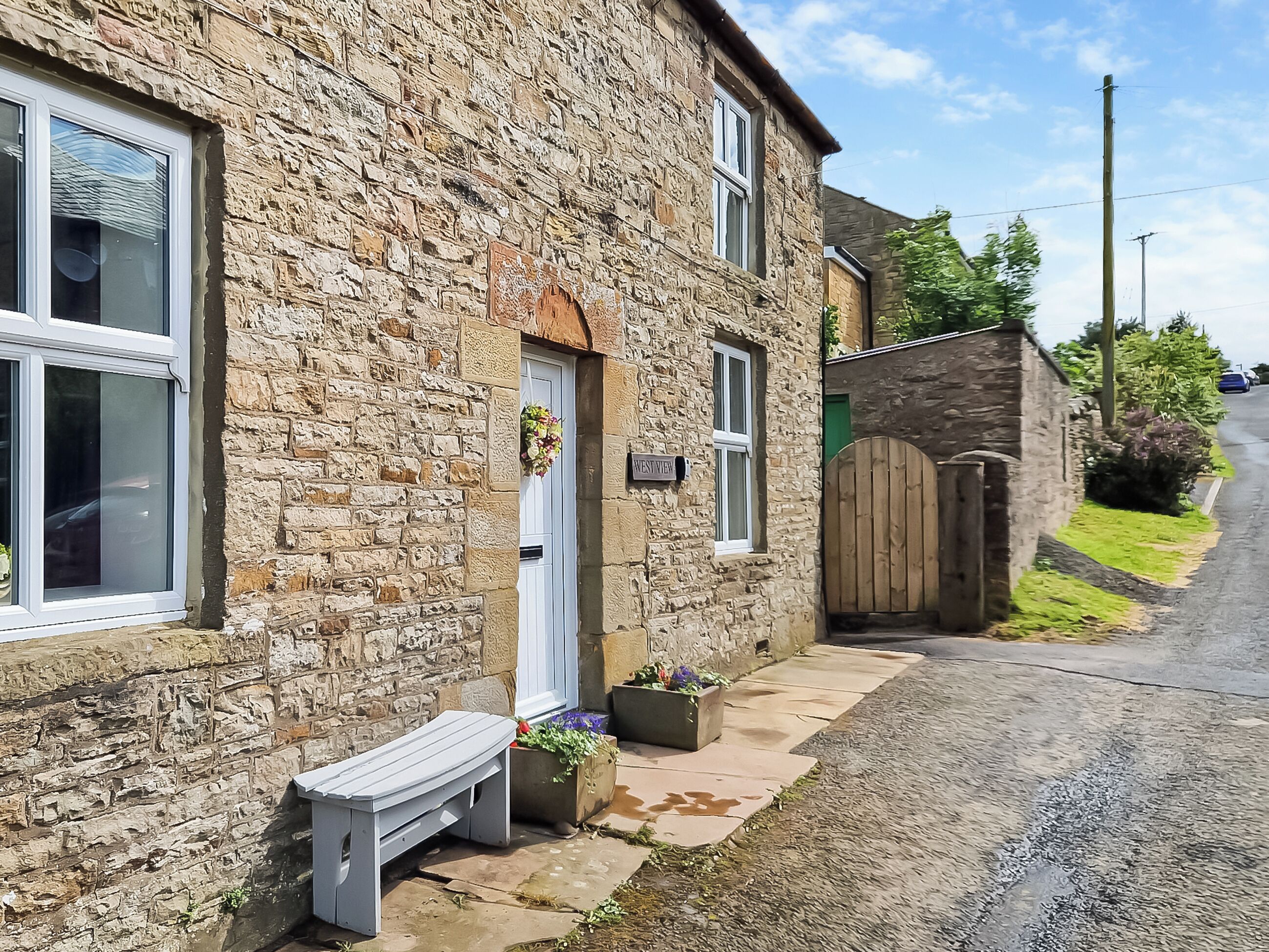 المنشأة من الخارج