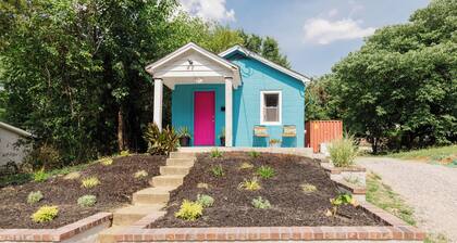 Retro bungalow minutes away from historic Old Towne Petersburg!