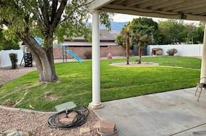 Children's area - Spacious 2bedroom apartment in Charming Toquerville with Hot tub, Full kitchen (Toquerville)