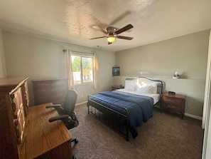 2 bedrooms, desk, travel crib, free WiFi - Spacious 2bedroom apartment in Charming Toquerville with Hot tub, Full kitchen (Toquerville)