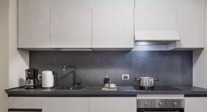 Fridge, oven, stovetop, dishwasher