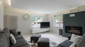 Smart TV, fireplace - Snowhite - Two Bedroom Apartment, Sleeps 6 (Incudine)