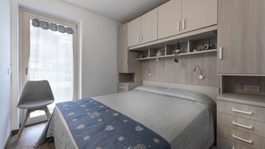 2 室のベッドルーム、アイロン / アイロン台、WiFi (無料)、ベッドシーツ