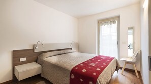 2 habitaciones, tabla de planchar con plancha y wifi gratis 