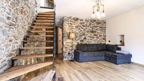 Smart TV - Chalet Ferrari - Two Bedroom Apartment, Sleeps 6 (Ponte di legno)