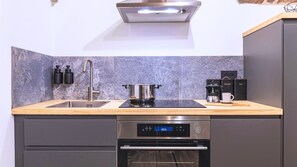 Fridge, oven, stovetop, dishwasher - Chalet Ferrari - Two Bedroom Apartment, Sleeps 6 (Ponte di legno)