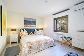 3 slaapkamers, een strijkplank/strijkijzer, gratis wifi, beddengoed