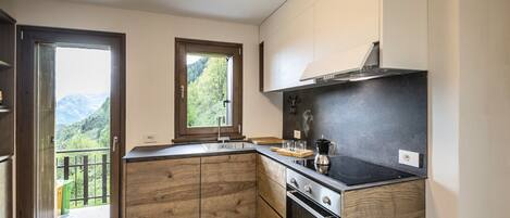 Kühlschrank, Ofen, Herdplatte, Geschirrspüler