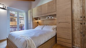 3 bedrooms, free WiFi, bed sheets