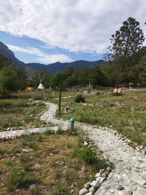 Arcade - Cabañas Niebla Azul (Santiago)